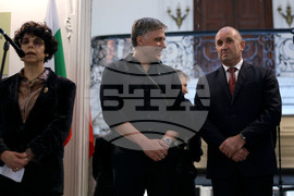 "На тяхно място" - Владимир Карамазов - изложба