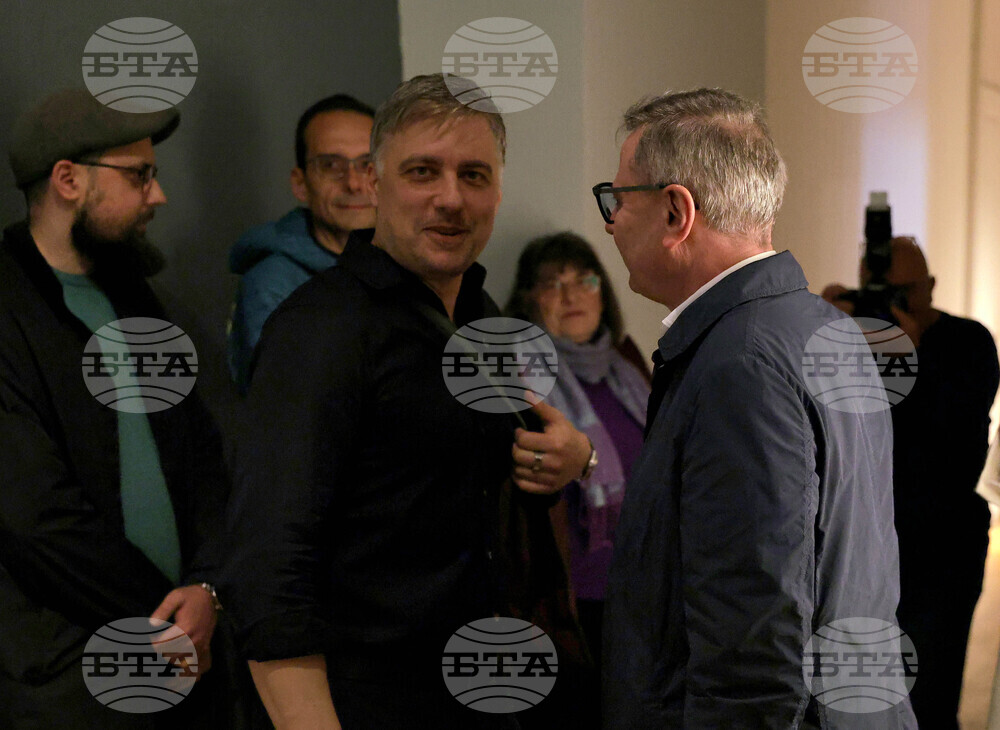 "На тяхно място" - Владимир Карамазов - изложба