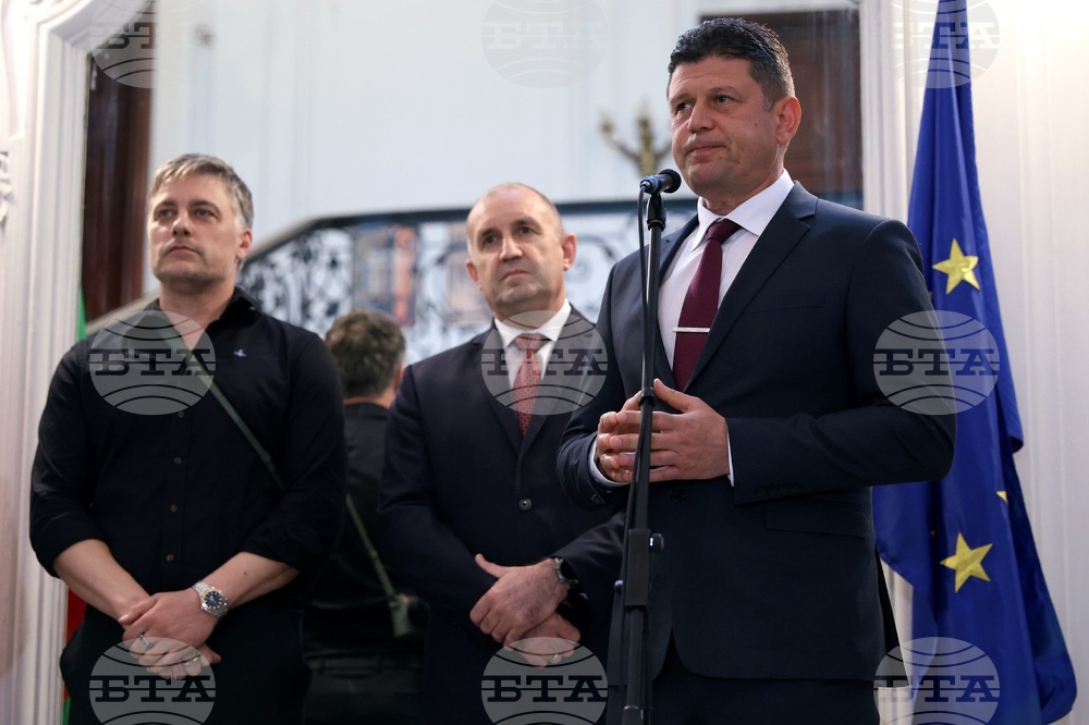 "На тяхно място" - Владимир Карамазов - изложба