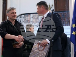 "На тяхно място" - Владимир Карамазов - изложба