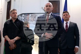 "На тяхно място" - Владимир Карамазов - изложба