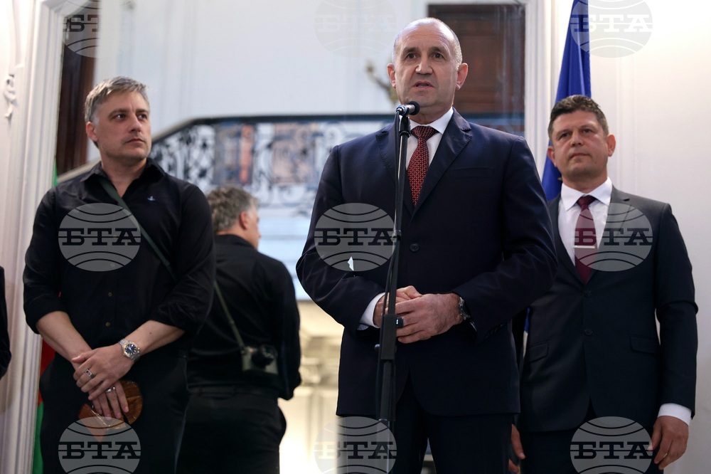 "На тяхно място" - Владимир Карамазов - изложба