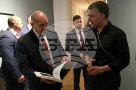 "На тяхно място" - Владимир Карамазов - изложба