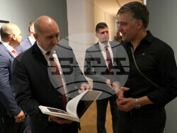 "На тяхно място" - Владимир Карамазов - изложба