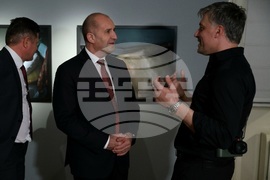 "На тяхно място" - Владимир Карамазов - изложба