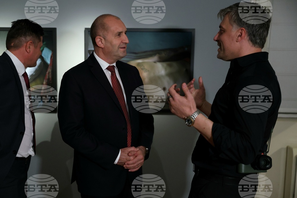 "На тяхно място" - Владимир Карамазов - изложба