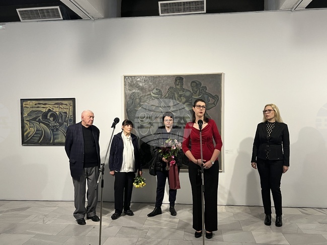 Радвам се, че имаме възможност отново да насочим внимание към изкуството на Стефан Гацев, каза кураторът Сузана Николова