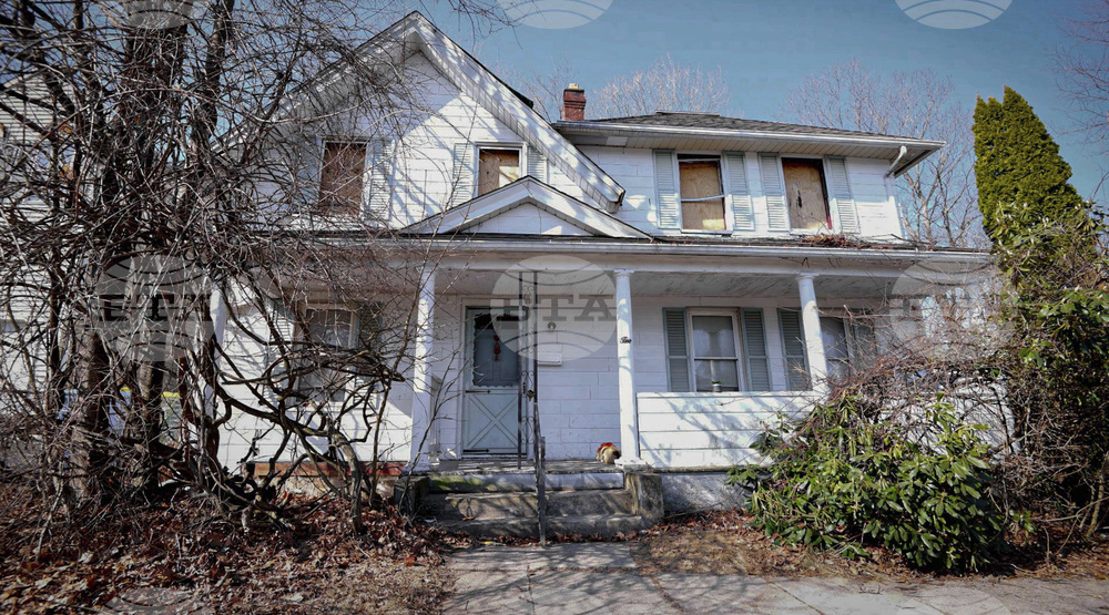 Connecticut Fire-Captive Man