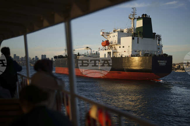 Петролът поевтинява в азиатската търговия 