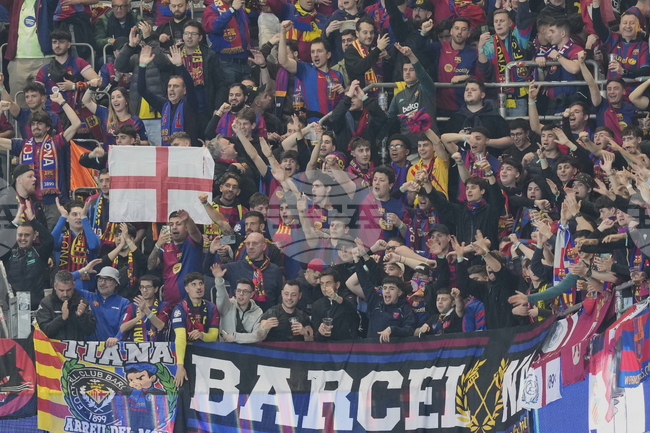 Автобус, превозващ фенове на Барселона, се запали преди двубоя с Брюж от Шампионската лига