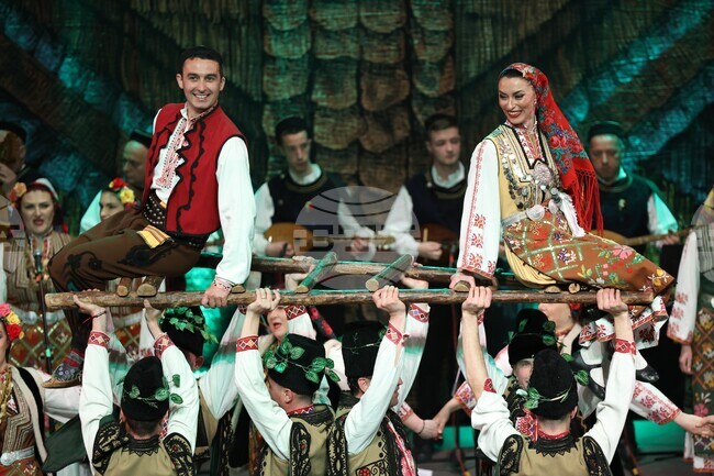 Aнсамбъл "Пирин" завършва лятното си турне с концерт в Летния театър на Стара Загора