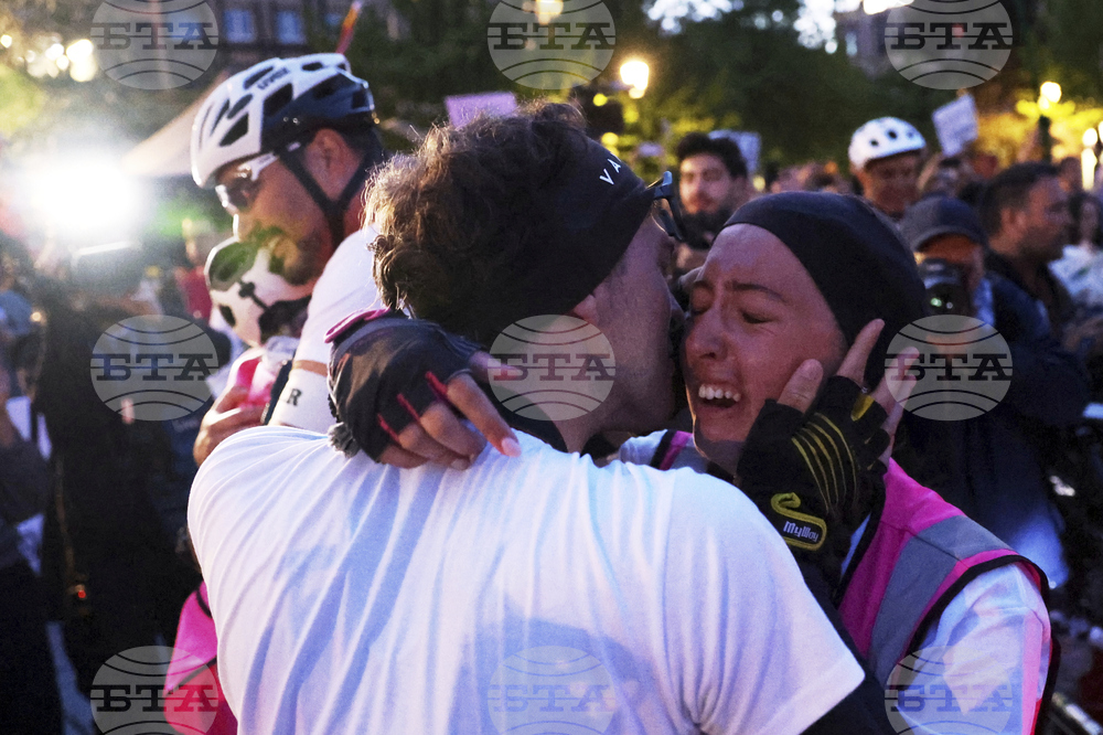 В Нови Сад посрещнаха протестиращите студенти, участвали във велопоход до Страсбург