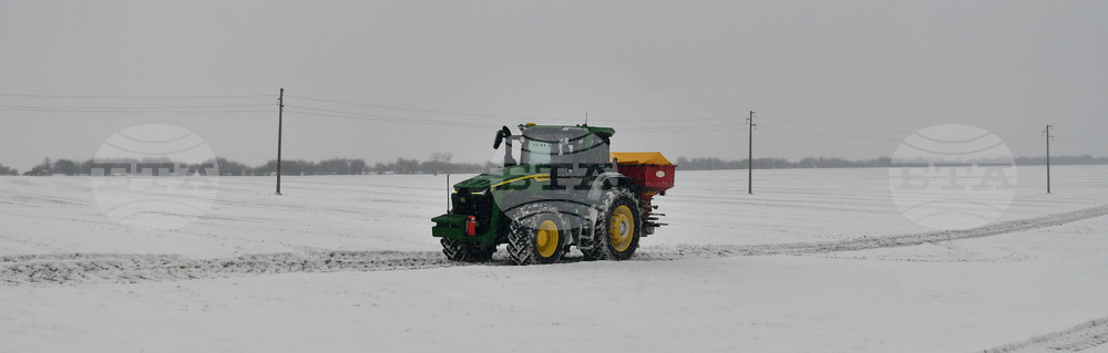 Исперих - работа на полето - подхранване