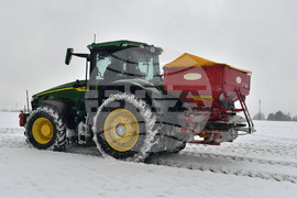 Исперих - работа на полето - подхранване