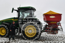 Исперих - работа на полето - подхранване