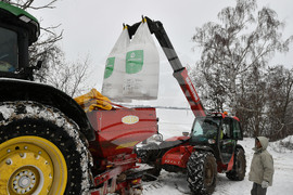 Исперих - работа на полето - подхранване