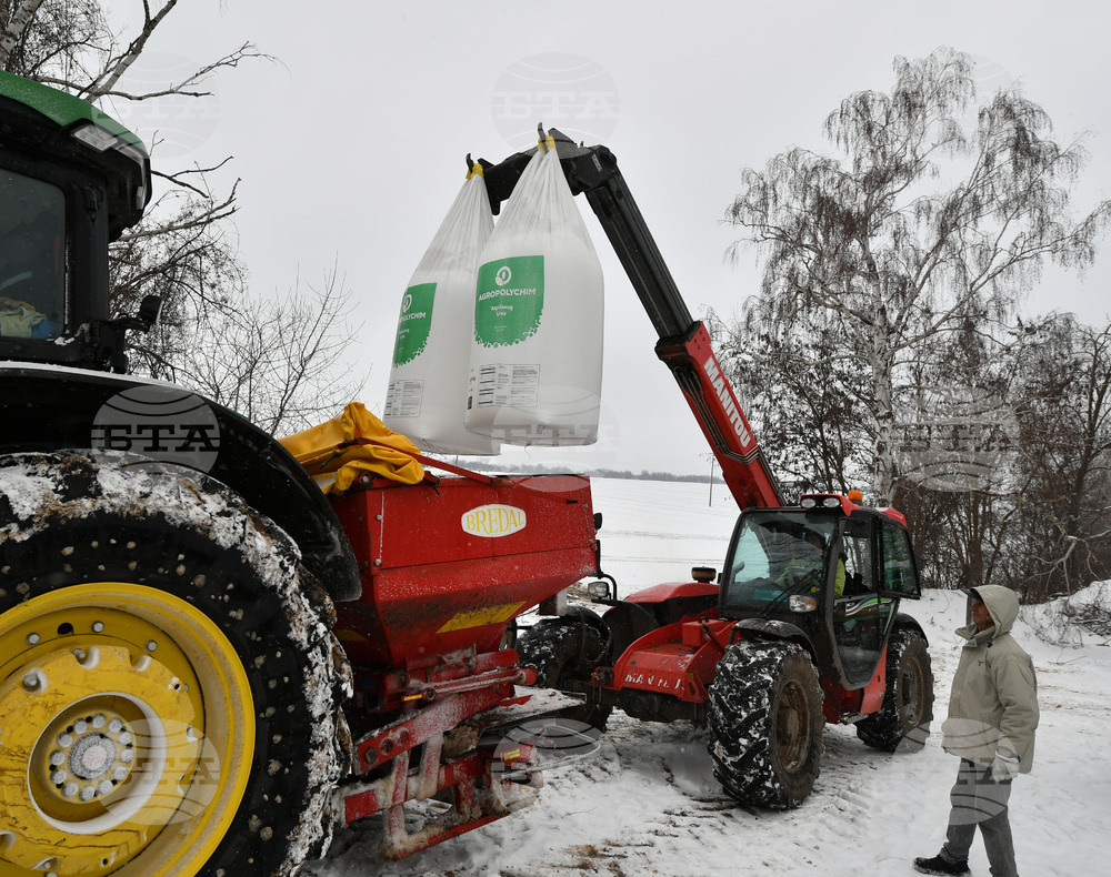 Исперих - работа на полето - подхранване