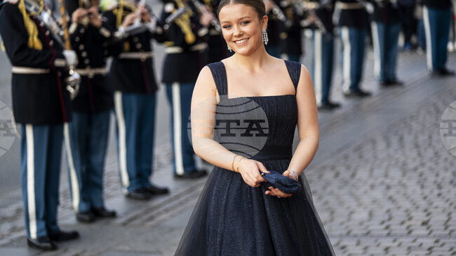 Как една датска принцеса, президентски син и абдикирала кралица бяха въвлечени в спора за Гренландия