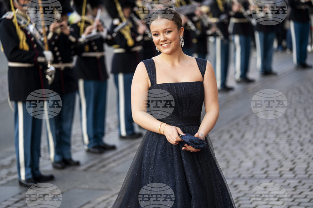 Как една датска принцеса, президентски син и абдикирала кралица бяха въвлечени в спора за Гренландия