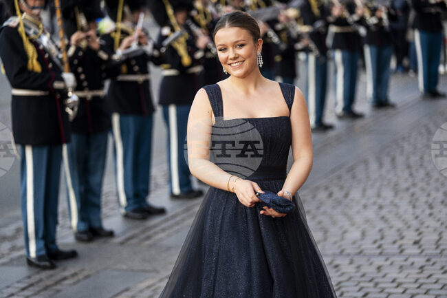 Как една датска принцеса, президентски син и абдикирала кралица бяха въвлечени в спора за Гренландия