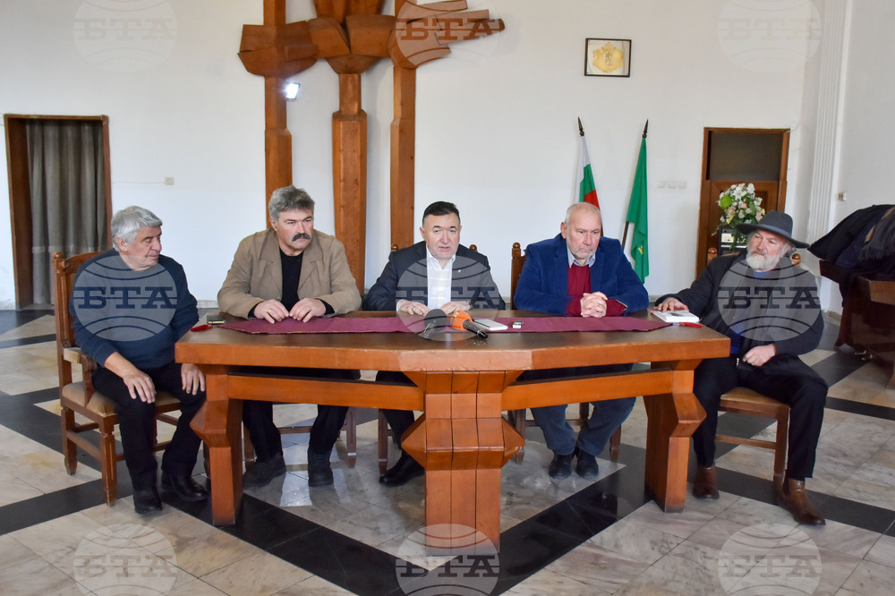 Карлово - Бюст-паметник на Васил Левски