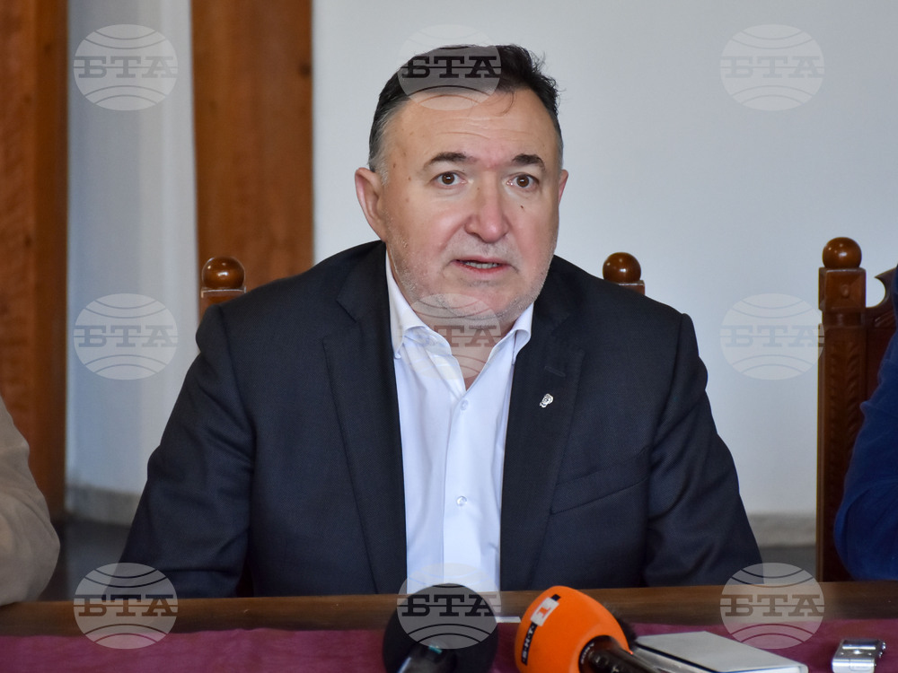 Карлово - Бюст-паметник на Васил Левски - Емил Кабаиванов