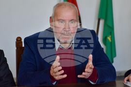Карлово - Бюст-паметник на Васил Левски - Николай Овчаров