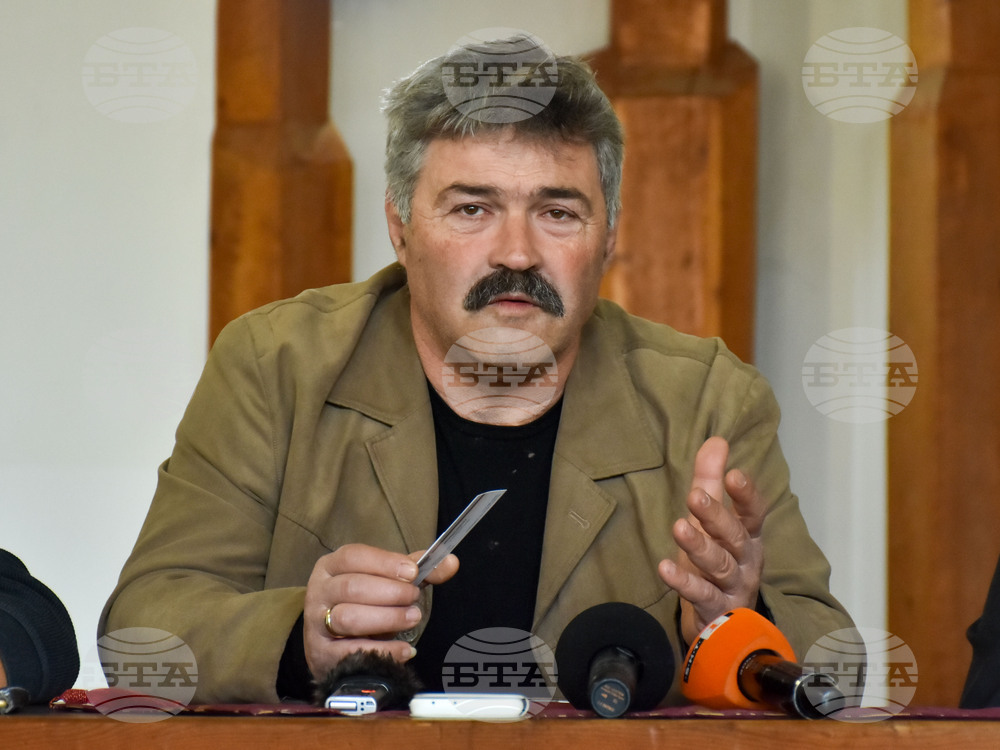Карлово - Бюст-паметник на Васил Левски - Младен Станев