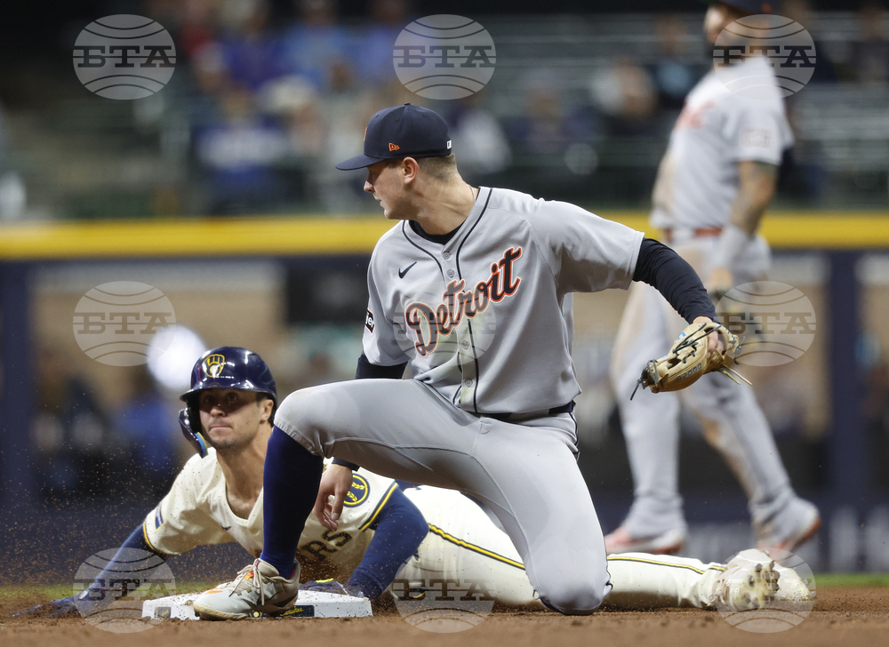 Tigers Brewers Baseball
