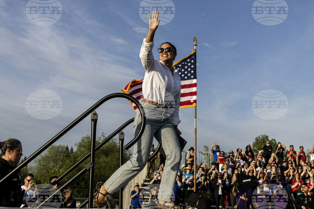 AOC Bernie Sanders