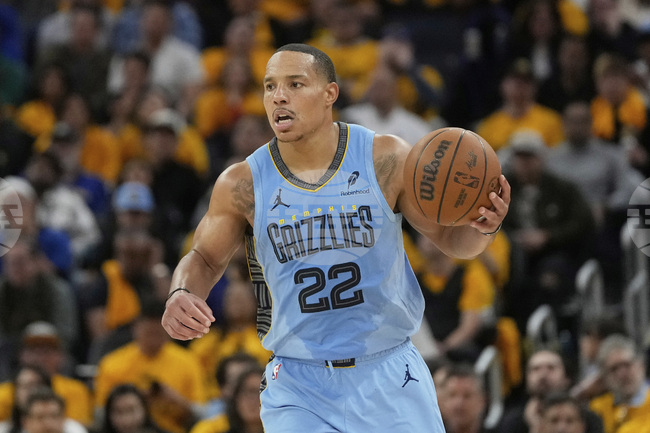 Орландо Меджик даде двама играчи и четири избора в първия кръг на драфта, за да привлече гарда на Мемфис Гризлис Дезмънд Бейн