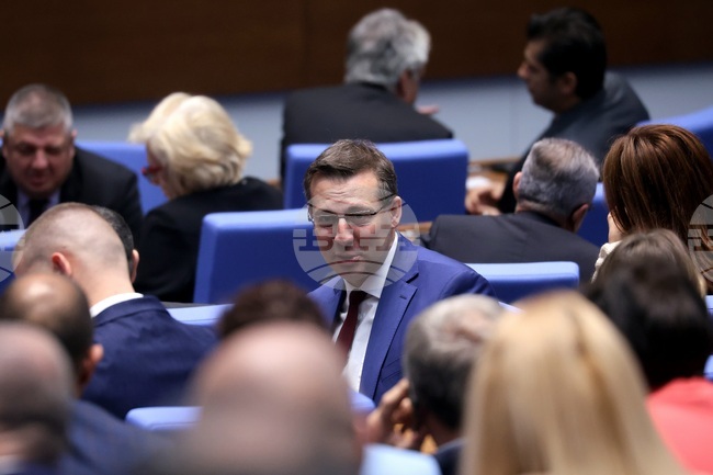 В парламента започнаха дебатите по втория вот на недоверие към кабинета "Желязков"