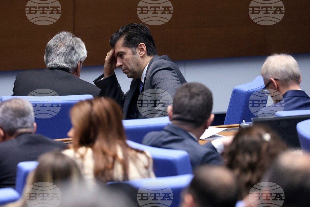 "Продължаваме промяната-Демократична България" няма да подкрепя вотове на недоверие до датата за влизането ни в еврозоната, заяви Кирил Петков 