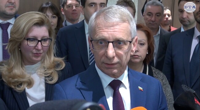 Няма да участваме в гласуването на вота на недоверие, за да подкрепим влизането в еврозоната, каза Николай Денков