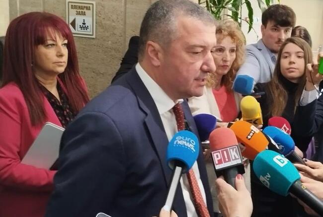 Стойнев към АПС: Българите няма да търпят лицемерно поведение – да сте и с опозицията, и с управляващите