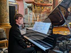 Ученици и учители от Българско средно училище „Д-р Петър Берон“ в Прага, Чехия, и представители на българската общност присъстваха на 14 април 2025 г. на концерт, представен от ученици от Националното училище „Христина Морфова“ в град Стара Загора