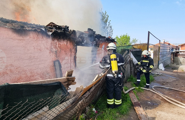 Къща изгоря в хасковския квартал "Република"