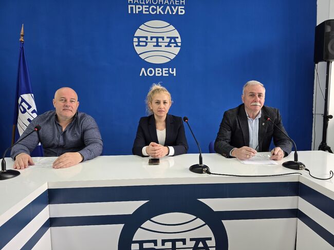 Представители на ПП „Възраждане“ в Ловеч заявиха подкрепата си за писмото до министъра на образованието и науката на преподавателя по Религия отец Любомир Казашки, с което настоява за премахване Деня на розовата фланелка в училищата.