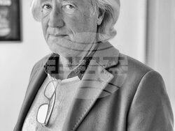 Иво Инджев разказва за събития в България и света от последните 17 години в книгата си „Остродумия“. Снимка: „Сиела“