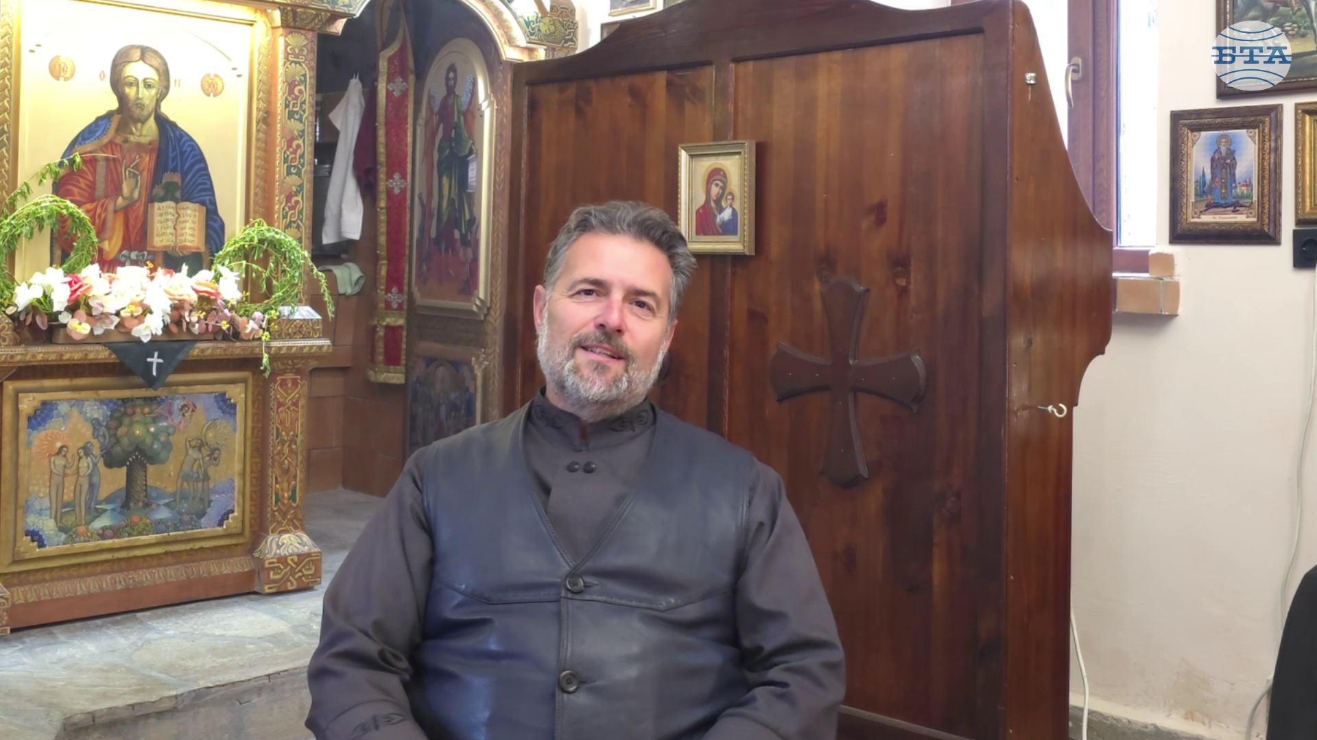 Бог ни събира в църквата чрез проблемите, а не през празниците, каза отец Иван пред БТА