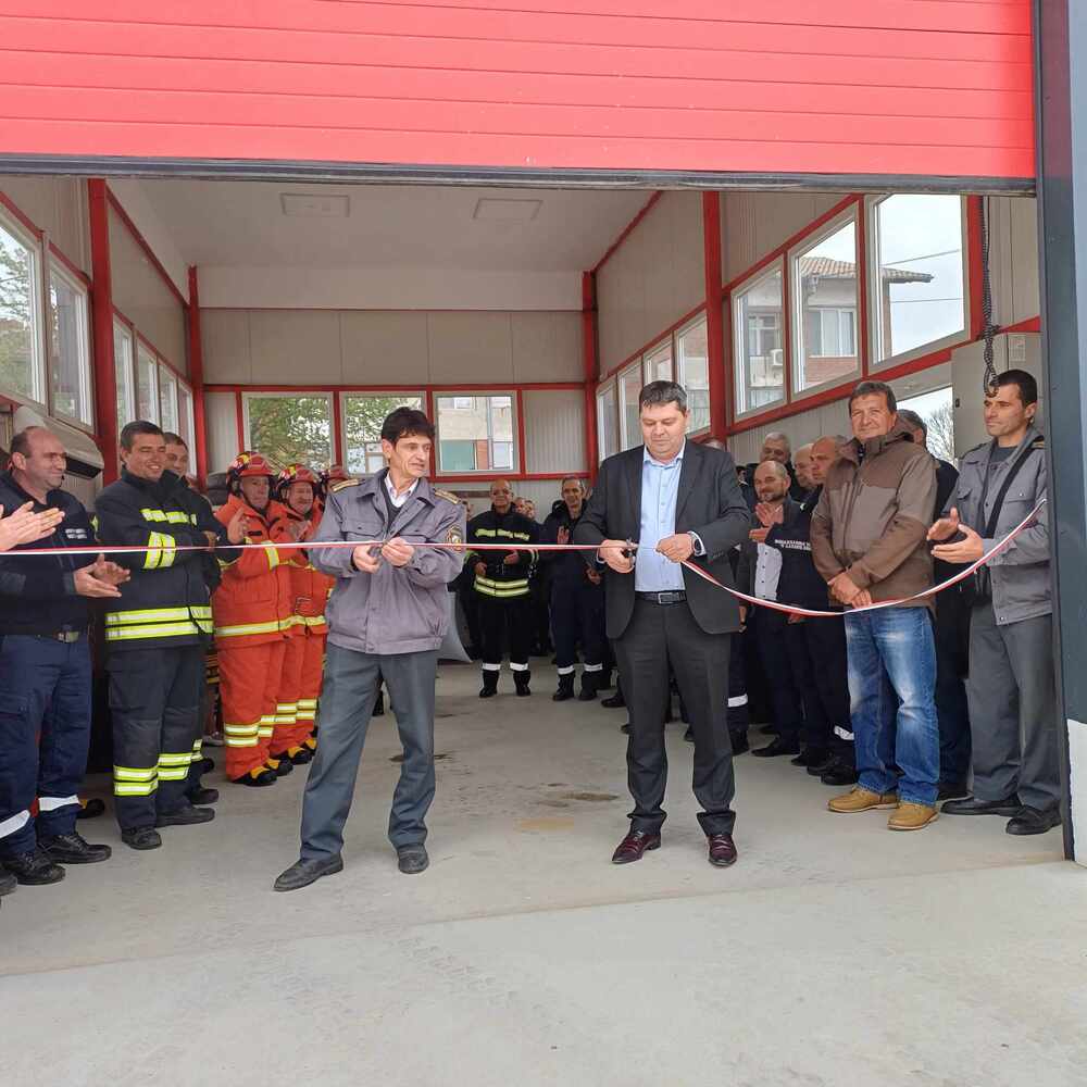 Пожарната служба в Антоново се помещава в обновена база 