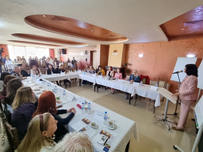 Детска градина "Брезица" в Брезник проведе традиционната си кръгла маса, част от инициативата "Мост към добрината"