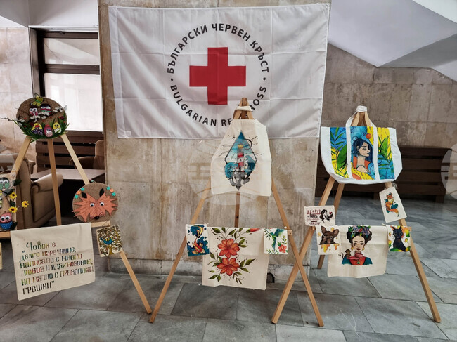 Ловеч - БЧК - изложба базар