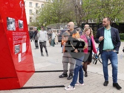 „Отломки от един следобед“ - изложба - арт инсталация