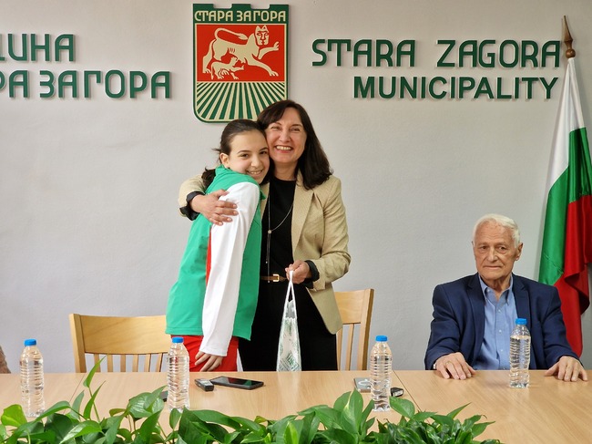 Община Стара Загора поздрави официално единствената българка, участвала на Световните серии по параплуване