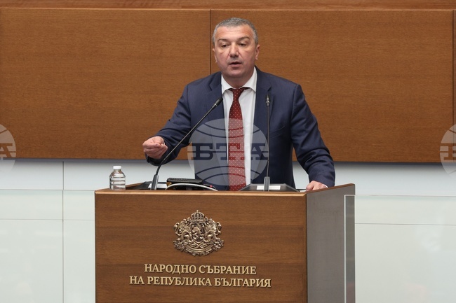 Партньорите в управлението стоят стабилно въпреки усилията за дестабилизация, заявиха от БСП в декларация