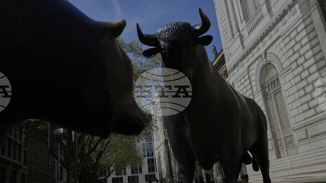 Европейските борси започнаха търговията с ръстове, фармацевтичният сектор е под натиск заради заплахата от нови мита