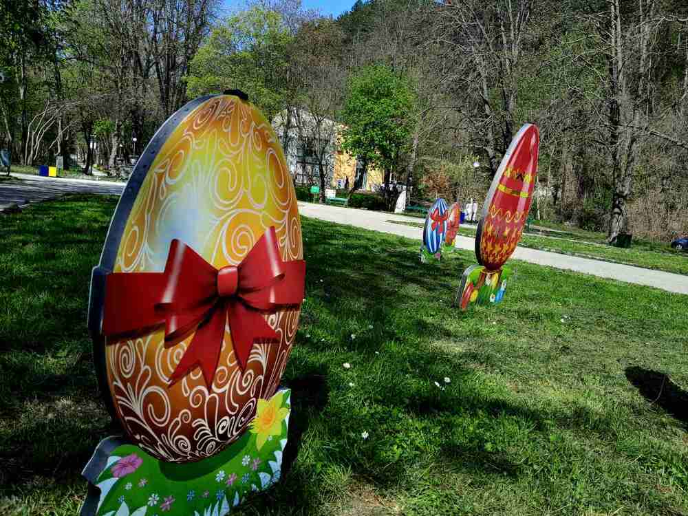 Великденската украса на Шумен е вече поставена