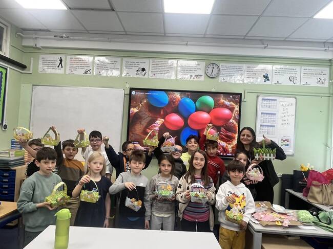 Работилница за великденска декорация се състоя в Българското училище „Звънче“ в Лондон