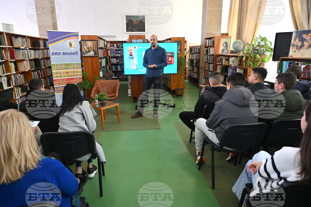 Писателят Марин Трошанов се срещна с ученици в Монтана